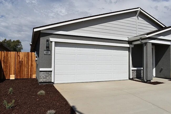 Building Photo - 685 Marshall Ln