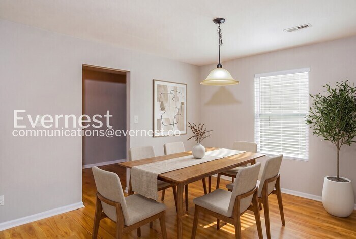 Building Photo - 201 Cloverbrook Dr