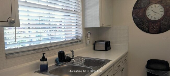 Building Photo - 1845 S Highland Ave