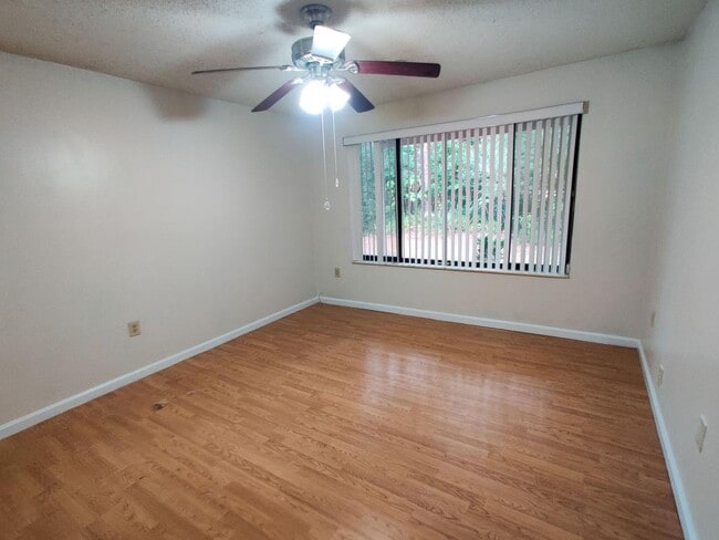 Building Photo - 117 Crown Point Cir