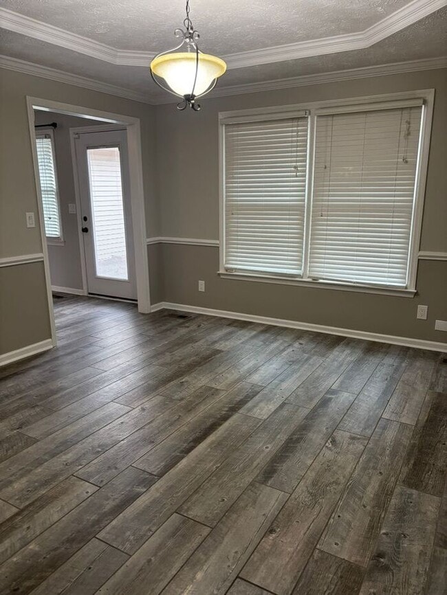 Building Photo - 867 Flintwood Rd