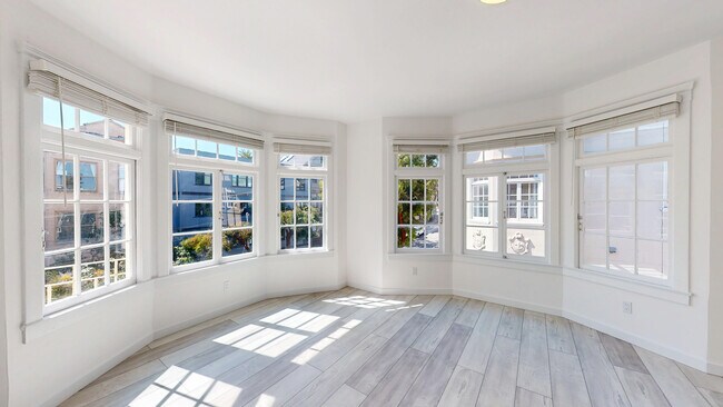 Building Photo - 946 Hayes St