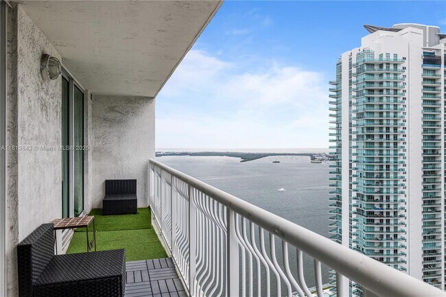 Building Photo - 1200 Brickell Bay Dr