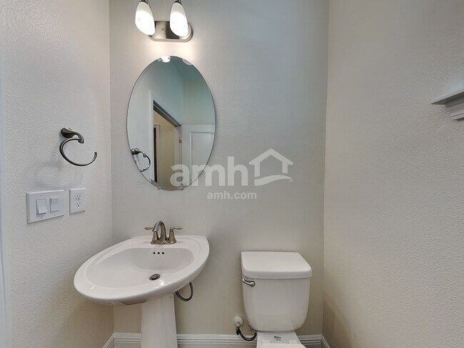 Building Photo - 719 Zarabrooke Ct