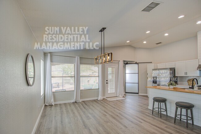 Building Photo - 17526 W Coyote Trail Dr