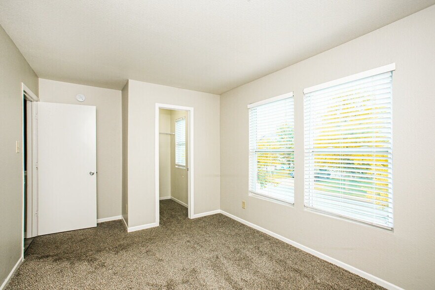 Building Photo - 15442 Gallow Ln