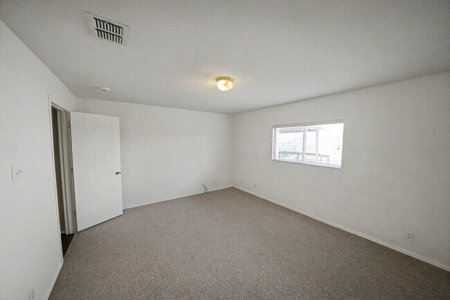 Building Photo - Beautiful 4-Bedroom Home in Bulverde Village! - Realtor Commission: $500