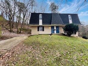 Building Photo - 701 Summit Ave