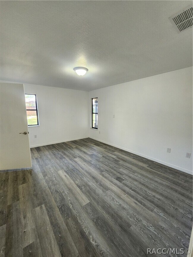 Building Photo - 3444 S Apopka Ave