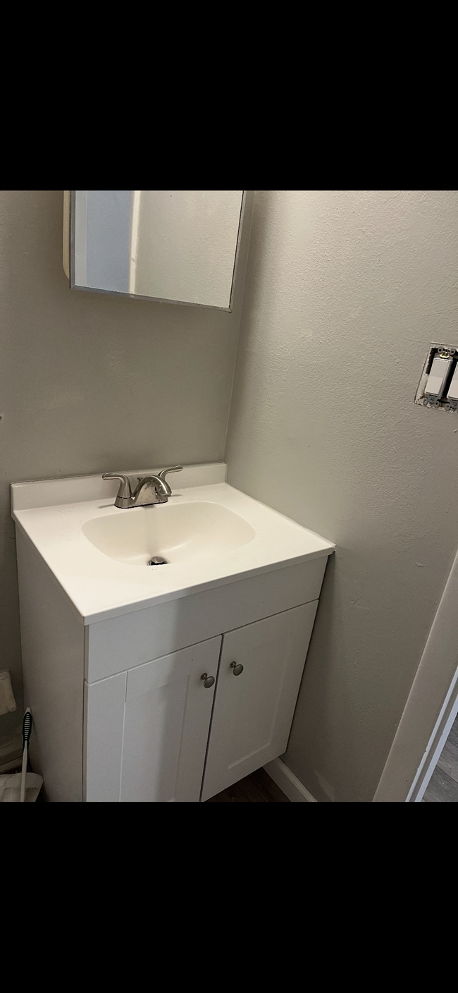 Building Photo - 253 Hayden Rd