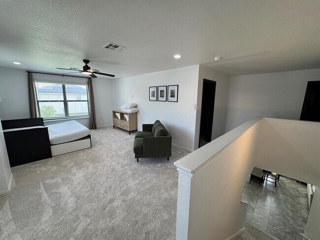 Building Photo - 191 Mistletoe Ln