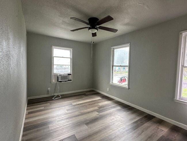 Building Photo - Ready for move in