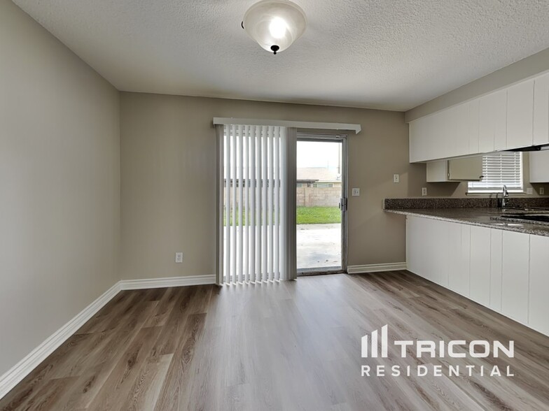 Building Photo - 1455 Paiute Ave