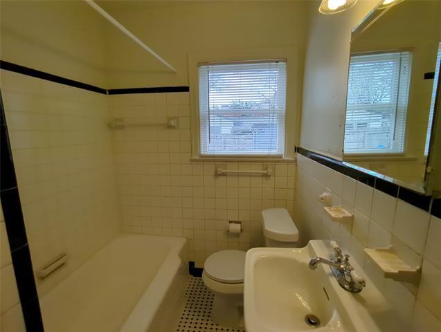 Building Photo - 5457 Longview St