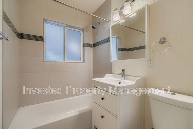 Building Photo - 2400 Pontiac St