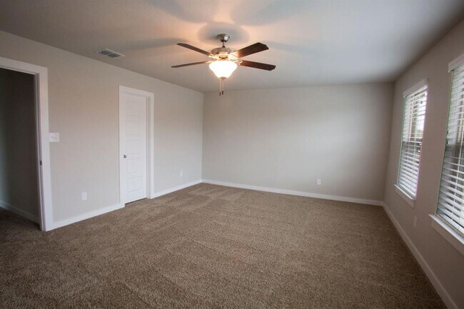 Building Photo - 125 Lakeview Ct