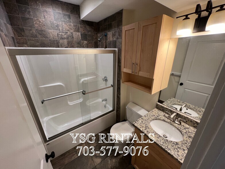 Building Photo - 194 Hillside St