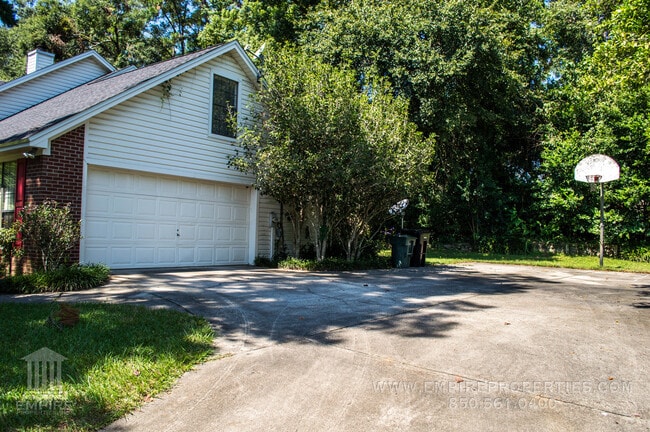 Building Photo - Beautiful Large home off of Mahan