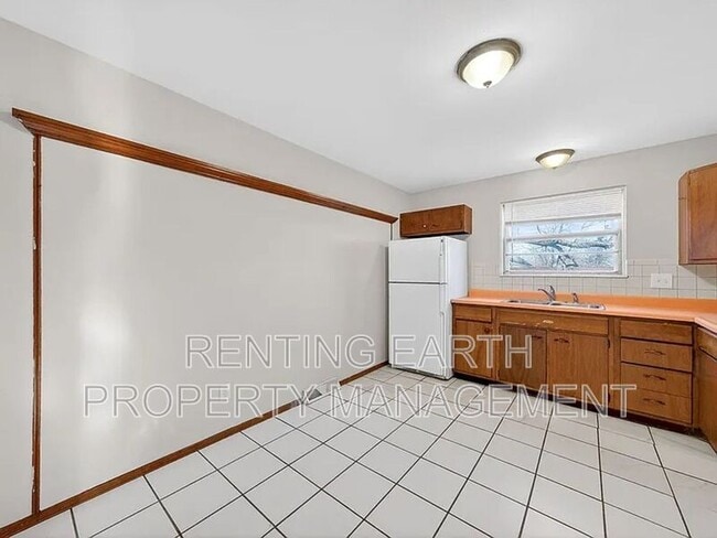 Building Photo - 8908 Scottdale Ave