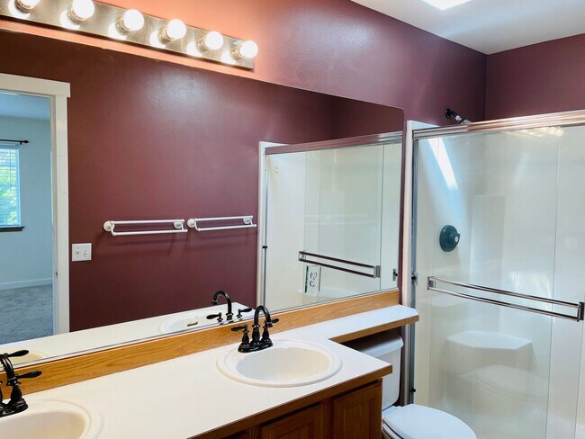 Building Photo - 3 Bedroom DuPont Home for Rent