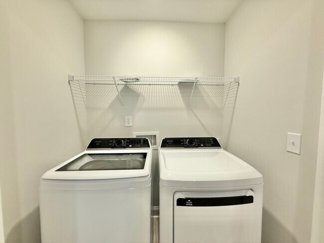 Building Photo - Stunning Newly Built 3BD, 3.5BA Fuquay Varina Townhome Near Shopping and Dining