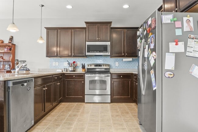 Building Photo - 401 Hope Ct