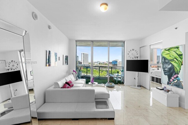 Building Photo - 90 SW 3rd St