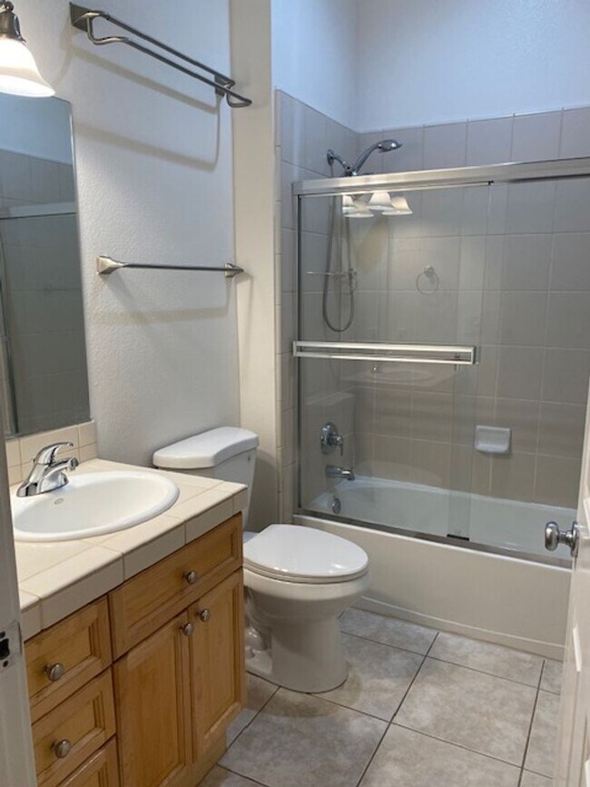 Building Photo - Sweet, perfect 10 located in Caughlin Ranc...