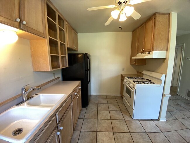 Building Photo - 5917 Kimbrough Dr
