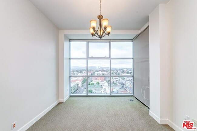 Building Photo - 3223 W 6th St