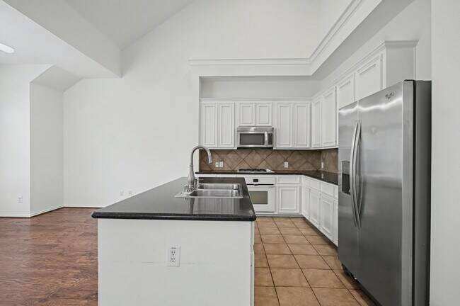 Building Photo - 2416 Charleston St