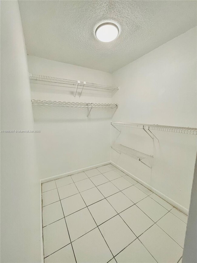 Building Photo - 2320 S Cypress Bend Dr