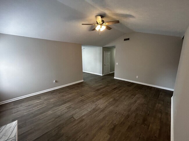 Building Photo - Nice ranch 3/2 with garage. Just renovated