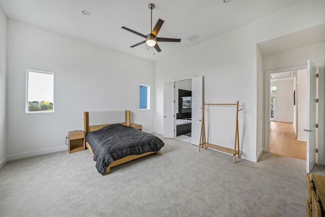 Building Photo - Beautiful Furnished Rental