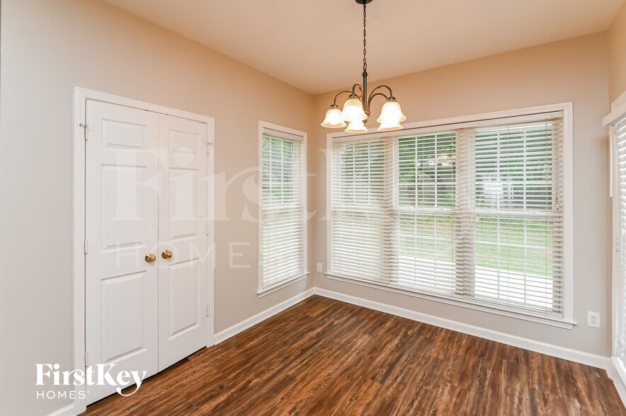 Building Photo - 2424 Coneflower Dr