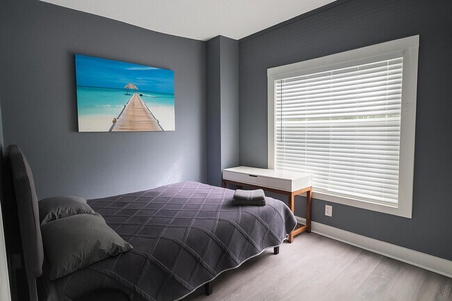 Building Photo - 1216 E 33rd Ave