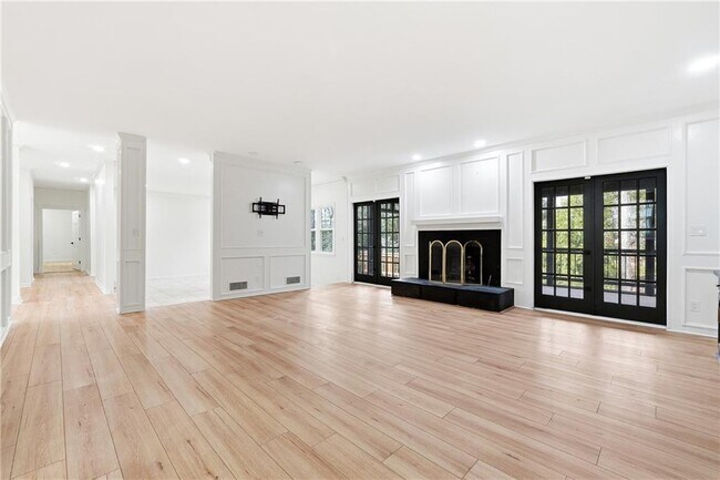 Building Photo - 125 River Park Dr