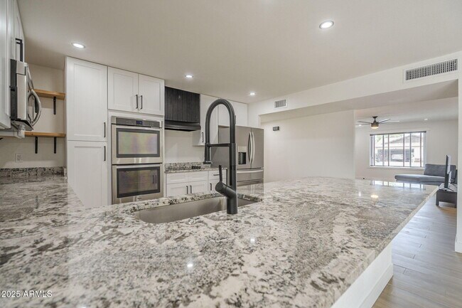 Building Photo - 2030 E Duke Dr