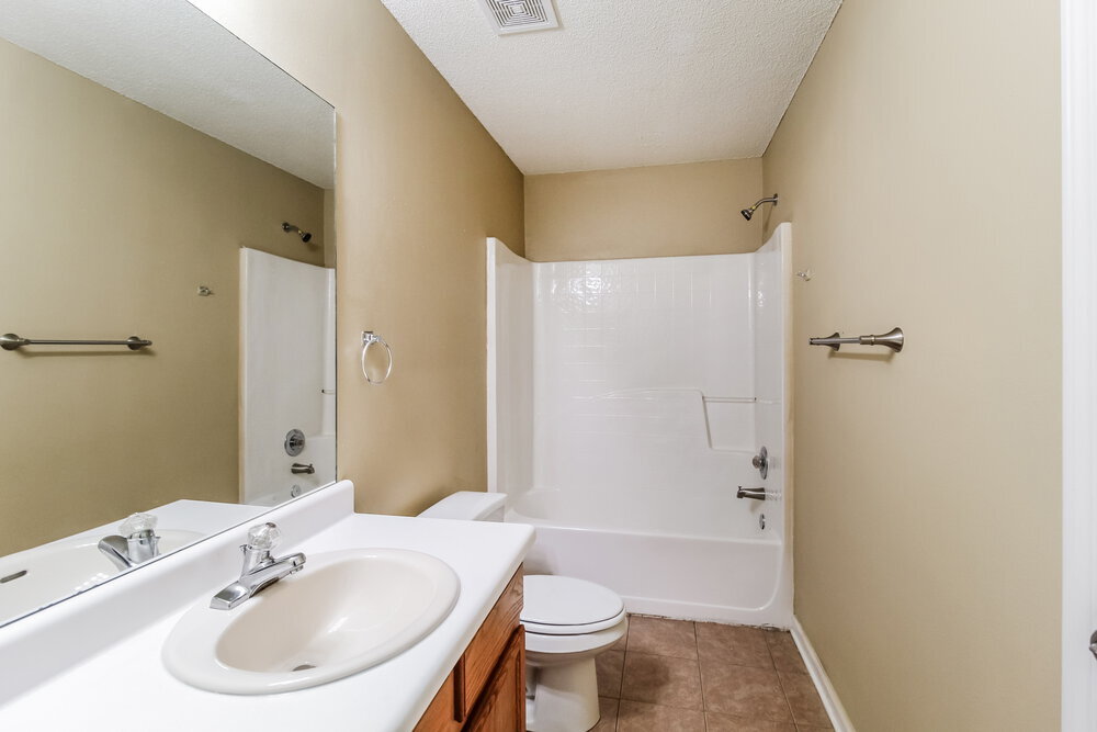 Building Photo - 6581 Lake Mill Trce