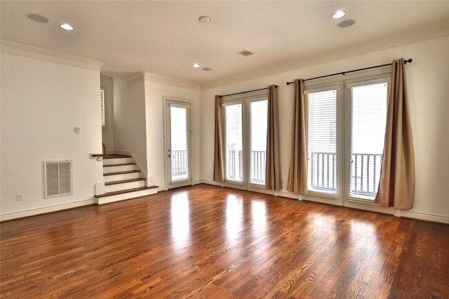 Building Photo - 3257 Maxroy St