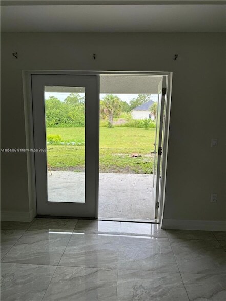 Building Photo - 1110 Augusta St E