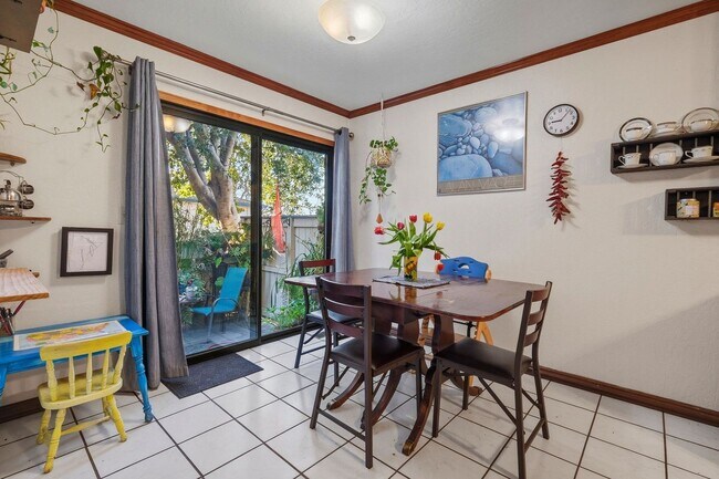 Building Photo - 3 Bedroom Condo in Watsonville! $1000 move in incentive!