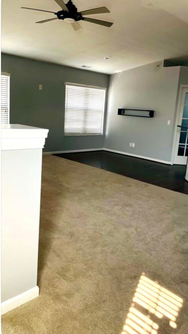 Building Photo - 422 Breezewood Ct