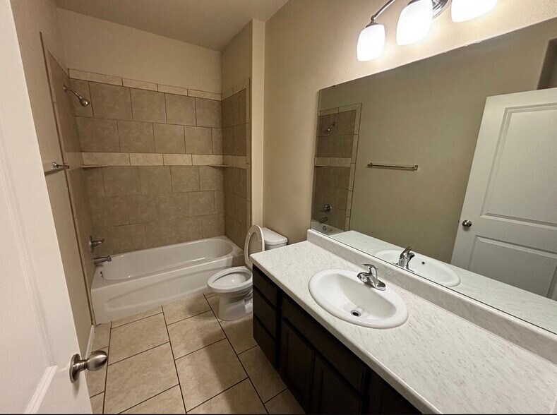 Building Photo - 4304 Ivory Ln