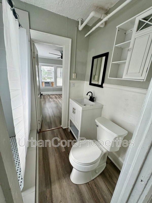 Building Photo - 236 10th Ave NE