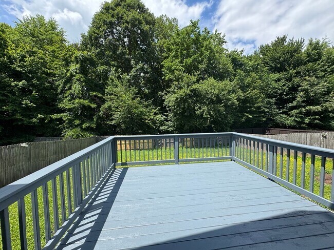 Building Photo - Cute 3 Bedroom Ranch in Fox Crossing! Conv...