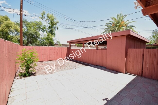 Building Photo - 3 Bed 2 Bath Midtown Duplex with Covered Parking & Storage