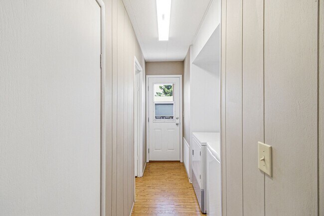 Building Photo - Spacious 2 Bed, 2 Bath Retreat in Charming Boulder City!