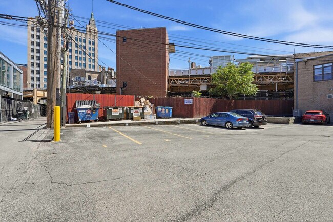 Building Photo - 1550 N Damen Ave