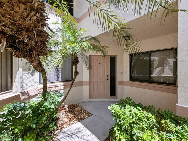 Building Photo - ** COACH HOMES @ BERKSHIRE LAKES ** 2 BED / 2 BATH - 1ST FLOOR CONDO - GARAGE - ANNUAL RENTAL